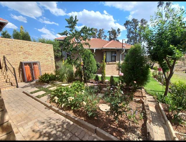 2 BEDROOM RETIREMENT UNIT FOR SALE IN JORDAAN PARK